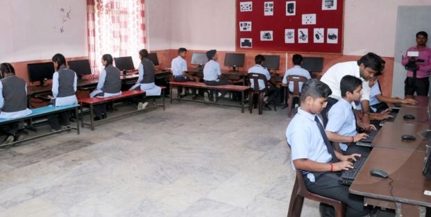 school in Agra